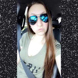 Meet your Posher, Katelyn